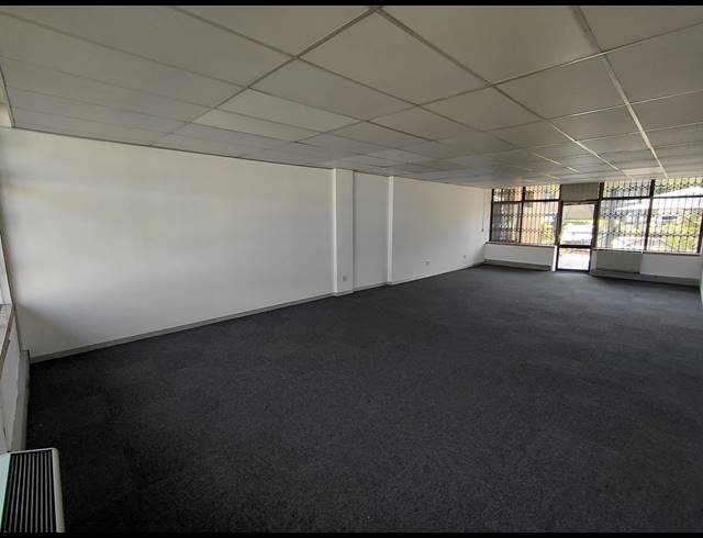 68M² OFFICE TO LET IN VORNA VALLEY